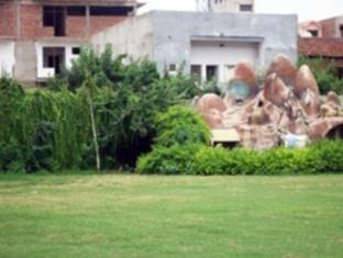 Kedar Dham Hotel Mathura Exterior photo